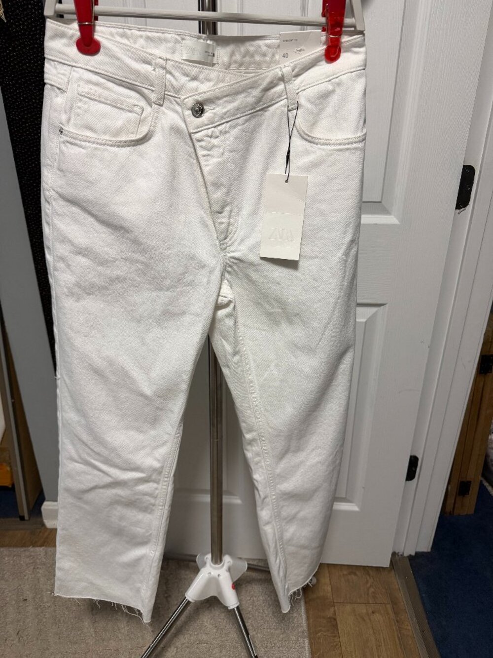 ZARA White Raw Edge Straight Fit High Rise White Jeans NWT Size 8